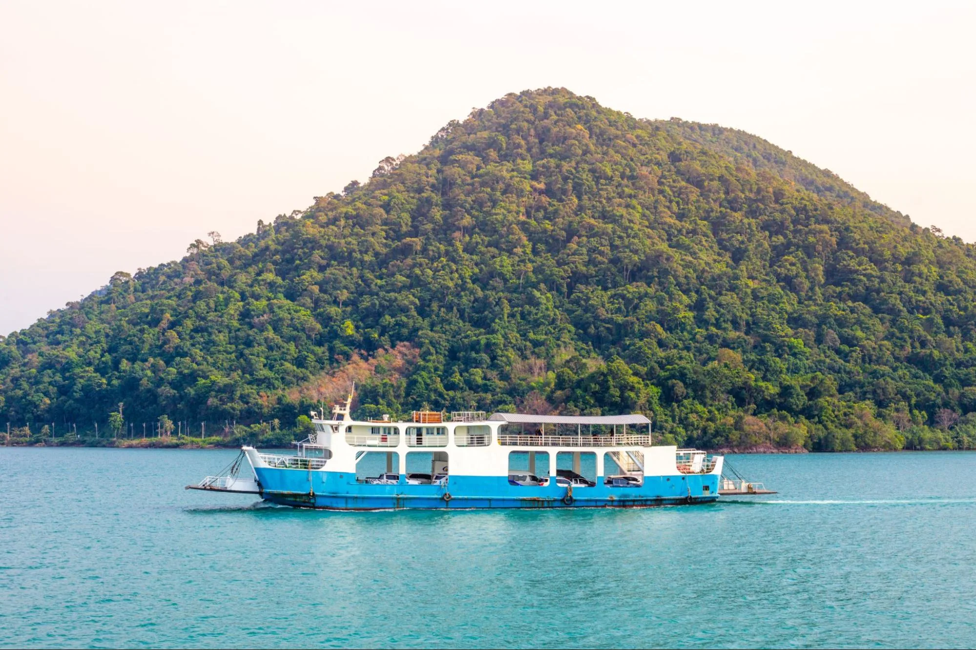 Ferry and Domestic Flights – Best for Visiting Multiple Islands -Turksandcaicos- Paradise Carts